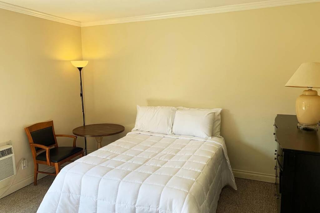 Photo of Bedroom in Pico - Robertson