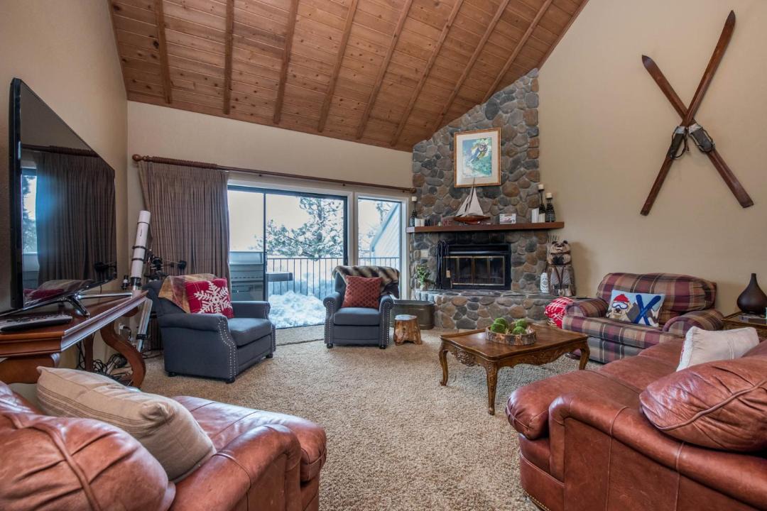 Photo of Livingroom in Lakeshore