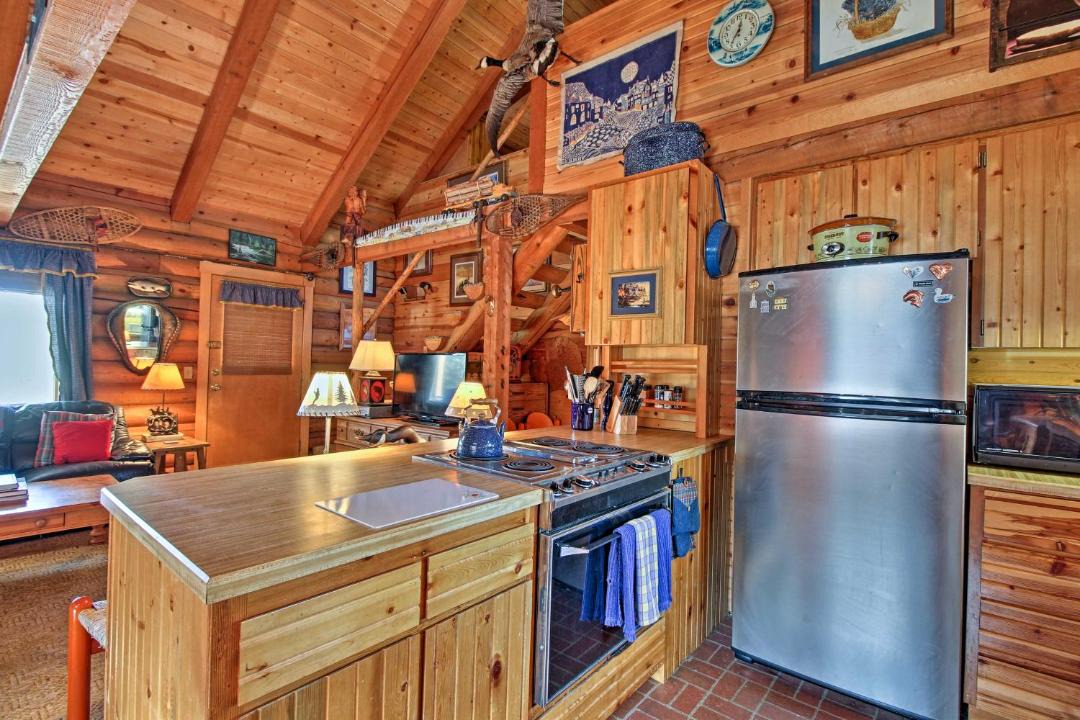 Photo of Kitchen in Oregon Water Wonderland