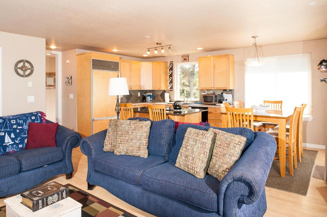 Photo of Livingroom in Beverly Beach
