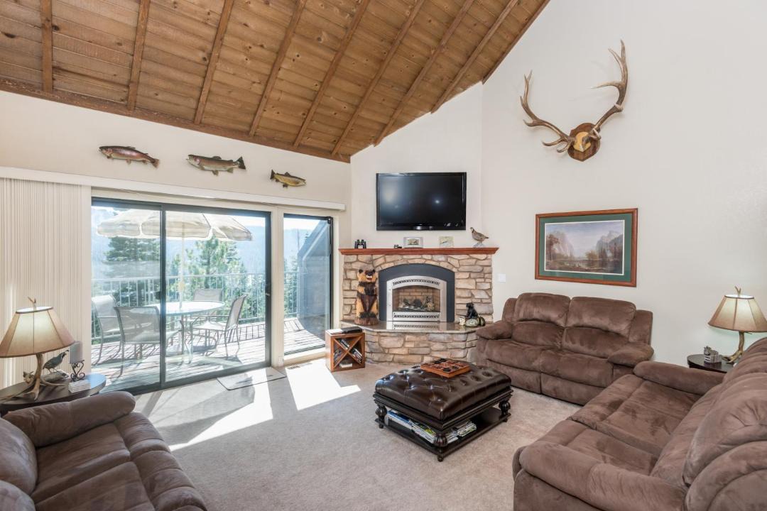 Photo of Livingroom in Lakeshore