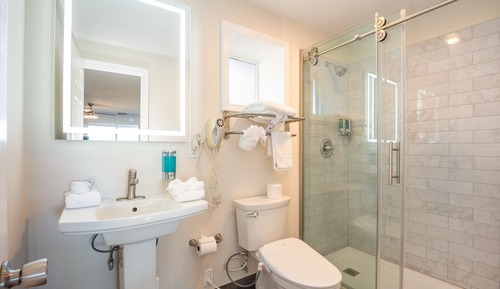 Deluxe Room, 1 King Bed, Jetted Tub, Oceanfront