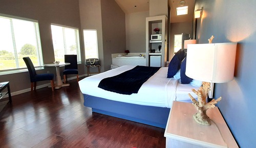 Panoramic Room, 1 King Bed, Hot Tub, Ocean View