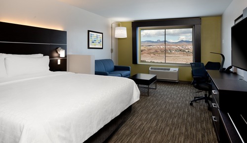 Standard Room, 1 King Bed, Roll-in Shower (Mobility Accessible)