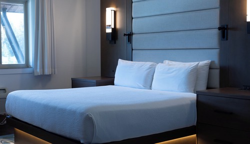 Deluxe Room, 1 King Bed, Accessible (King)