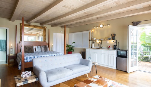 Honeymoon Studio