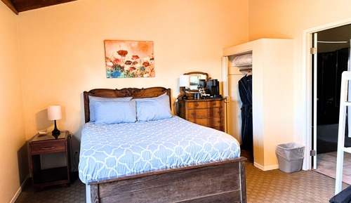 Standard Room, Queen Bed, Wood\-Burning Fireplace, Ocean View