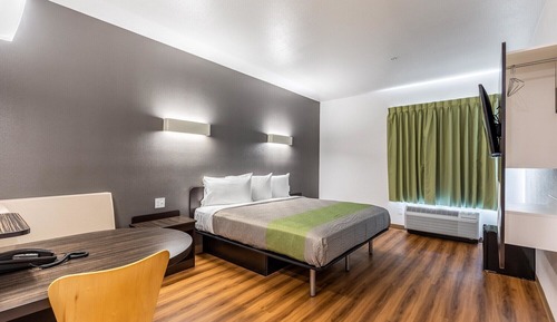 Standard Room, 1 King Bed, Accessible, Non Smoking