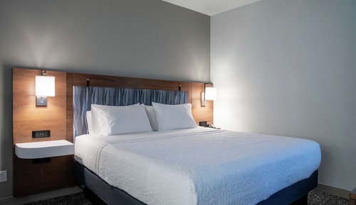 One King Bed Nonsmoking
