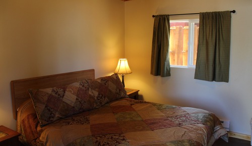 Basic Cottage, 1 Queen Bed, Shared Bathroom