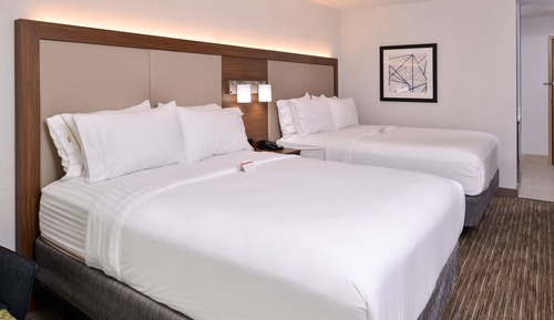 Suite, Multiple Beds (Living Area)