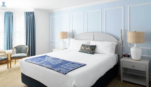 Standard Room, 1 King Bed