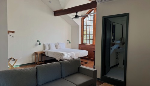 Oak Suite