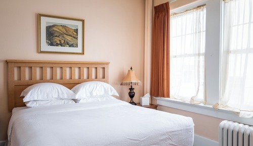 Deluxe Queen Room