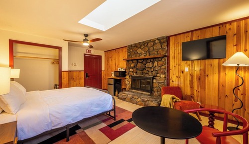 (C5) Western Tanager- The Premier Luxury Suite