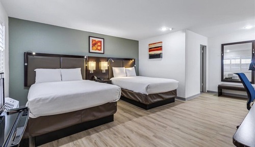 2 Queen Beds