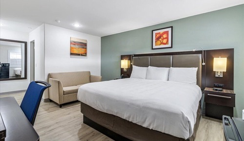 1 King Bed