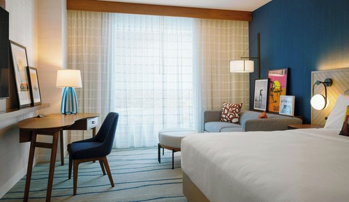 Room, 1 King Bed with Sofa bed, Balcony, Bay View (Corner)