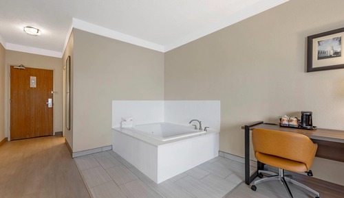 Executive Suite, 1 King Bed, Non Smoking (Spa)