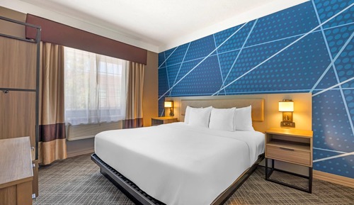 Suite, 1 King Bed, Non Smoking