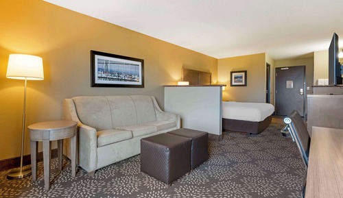 Suite, 1 King Bed, Non Smoking, River View (with Sofabed)