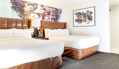 Signature Suite, 2 Queen Beds, Mobility Accessible