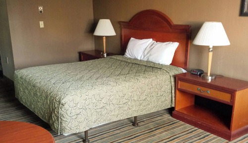 Room, 1 King Bed, Mobility Accessible, Non Smoking (2 Star)