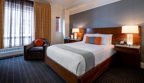 Deluxe Room, 1 Queen Bed, Roll-in Shower (Accessible)