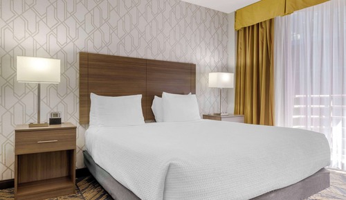 Standard Room, 1 King Bed, Accessible, Balcony (Larger Room)