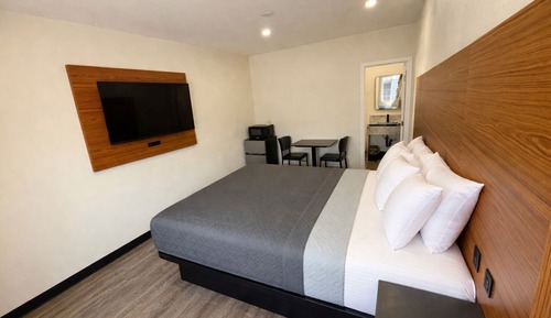 Deluxe Room, 1 Queen Bed