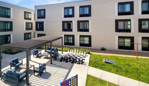 Studio Suite, 1 King Bed, Courtyard View