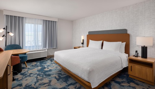 Room, 1 King Bed, Refrigerator & Microwave (Shower Only)
