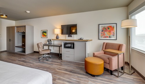 Standard Room, 1 King Bed, Accessible Bathtub (Communications)