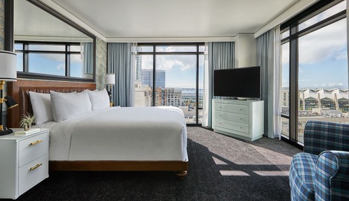  Bay Two Bedroom King Suite