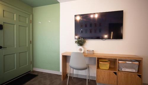 Deluxe Queen Room