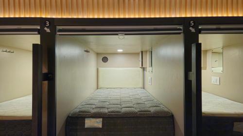 Bunk Bed in Mixed Dormitory Room