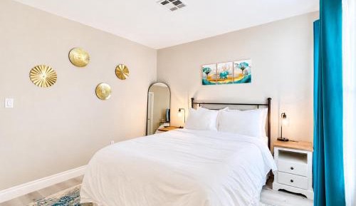 Deluxe Queen Room