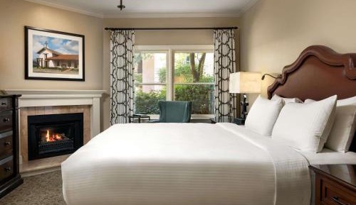One-Bedroom General Vallejo King Suite with Sofa Bed and Patio - Fireplace/Garden View