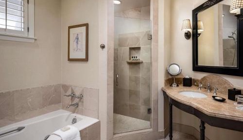 Signature One-Bedroom King Suite with Sofa Bed, Fireplace, Patio or Balcony, Jacuzzi and Garden View