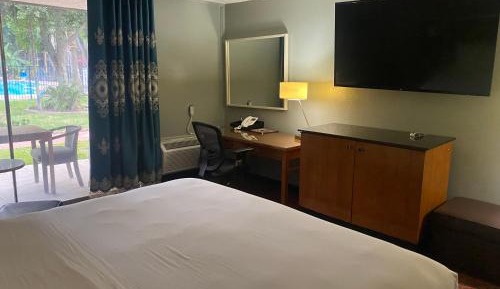 King Room with Courtyard View - Non-Smoking