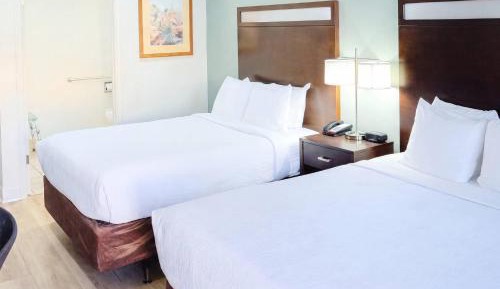 Queen Room with Two Queen Beds and Tub - Accessible/Non-Smoking