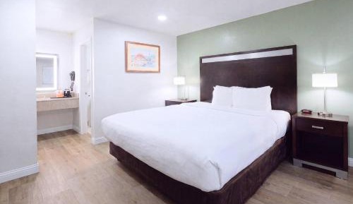 King Room - Non-Smoking