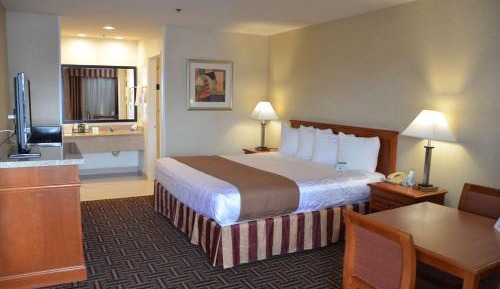 Deluxe King Room - Non-Smoking
