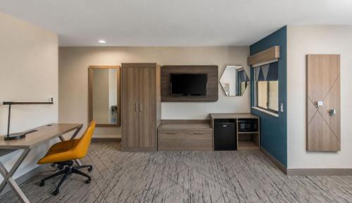 King Room - Mobility Access/Hearing Accessible