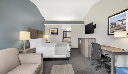 King Room with Private Patio - Non-smoking/No Pets Allowed