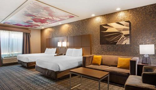 Queen Suite with Two Queen Beds and Bath Tub - Disability Access