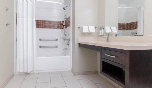Queen Suite with Two Queen Beds and Mobility Accessible Bathtub - Non-Smoking