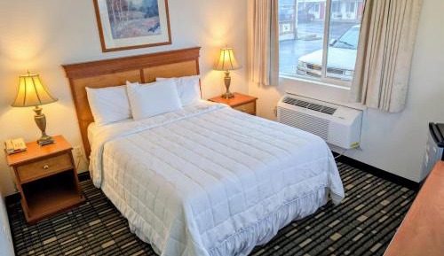 Queen Room (No Pets)