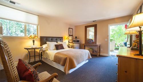 Queen Room - Pet Friendly