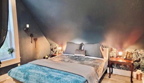 Queen Room with Shared Bathroom